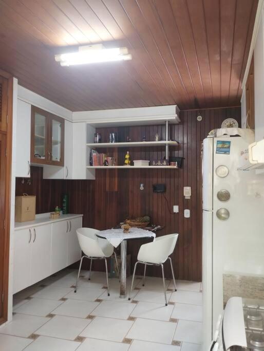 Linda Casa 3 Qtos Com 1 A 1km De Capivari Casa de férias Campos do Jordão